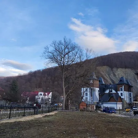 Margo Πανσιόν Γιαρέμτσε