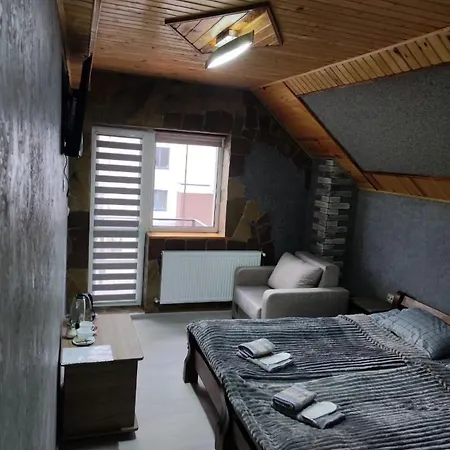 Margo Πανσιόν *