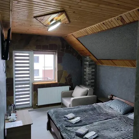 Margo Πανσιόν *