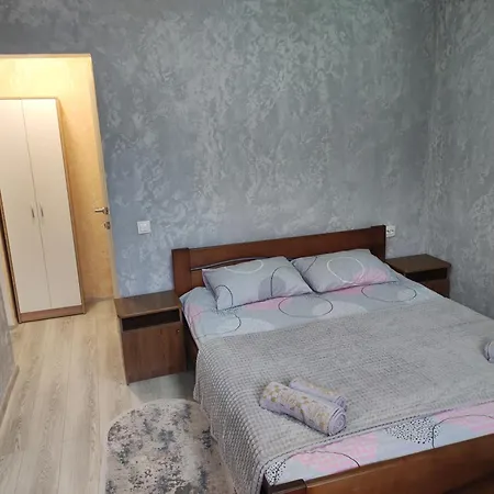 Margo Πανσιόν *